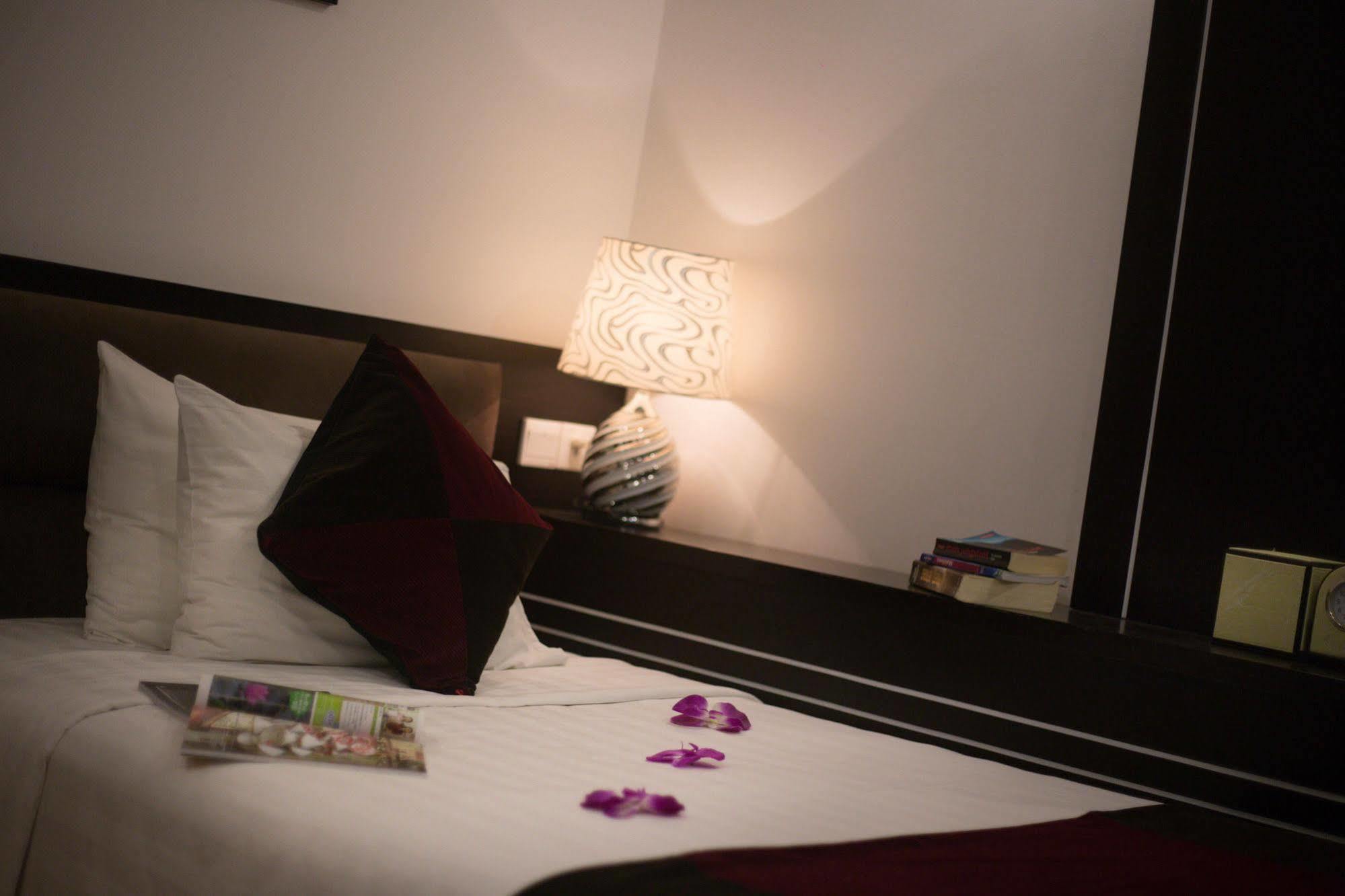 Parklane Hanoi Hotel Екстер'єр фото